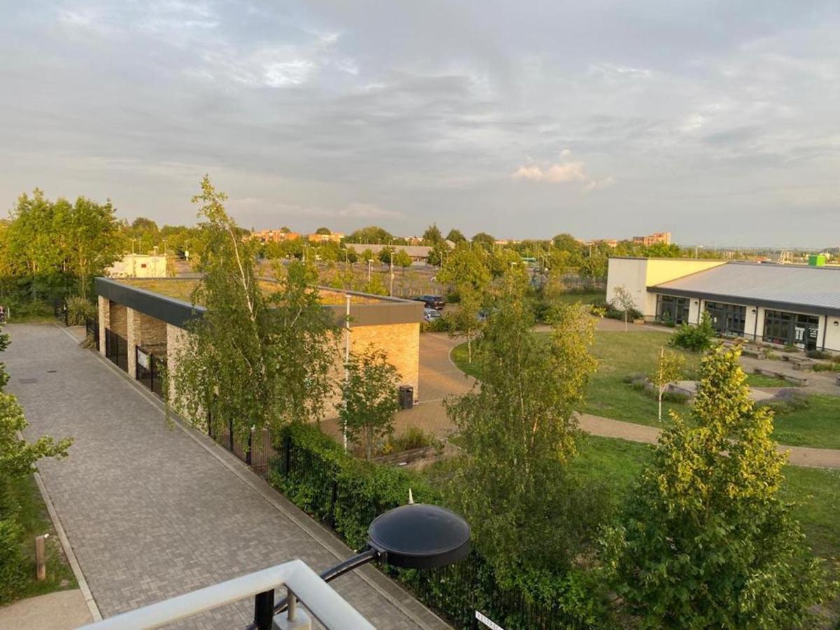 Contemporary Trumpington Apartment With Self Check-In ,Free On-Site Parking, Terrace, Super Fast Wifi & 5 Mins Drive To Papworth & Addenbrookes Hospitals CBG Exterior foto