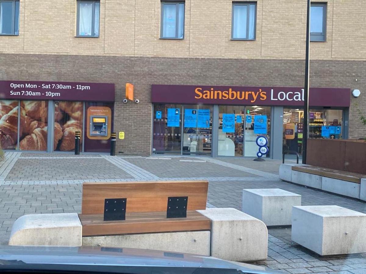 Contemporary Trumpington Apartment With Self Check-In ,Free On-Site Parking, Terrace, Super Fast Wifi & 5 Mins Drive To Papworth & Addenbrookes Hospitals CBG Exterior foto