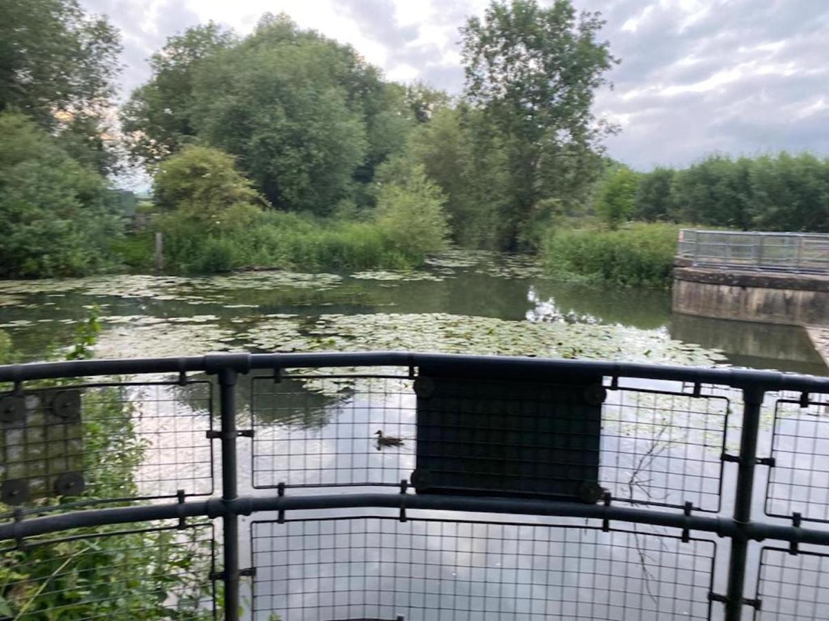 Contemporary Trumpington Apartment With Self Check-In ,Free On-Site Parking, Terrace, Super Fast Wifi & 5 Mins Drive To Papworth & Addenbrookes Hospitals CBG Exterior foto