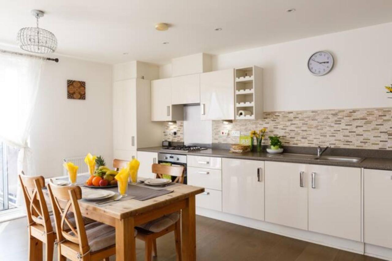 Contemporary Trumpington Apartment With Self Check-In ,Free On-Site Parking, Terrace, Super Fast Wifi & 5 Mins Drive To Papworth & Addenbrookes Hospitals CBG Exterior foto