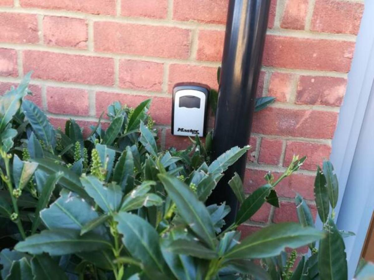 Contemporary Trumpington Apartment With Self Check-In ,Free On-Site Parking, Terrace, Super Fast Wifi & 5 Mins Drive To Papworth & Addenbrookes Hospitals CBG Exterior foto
