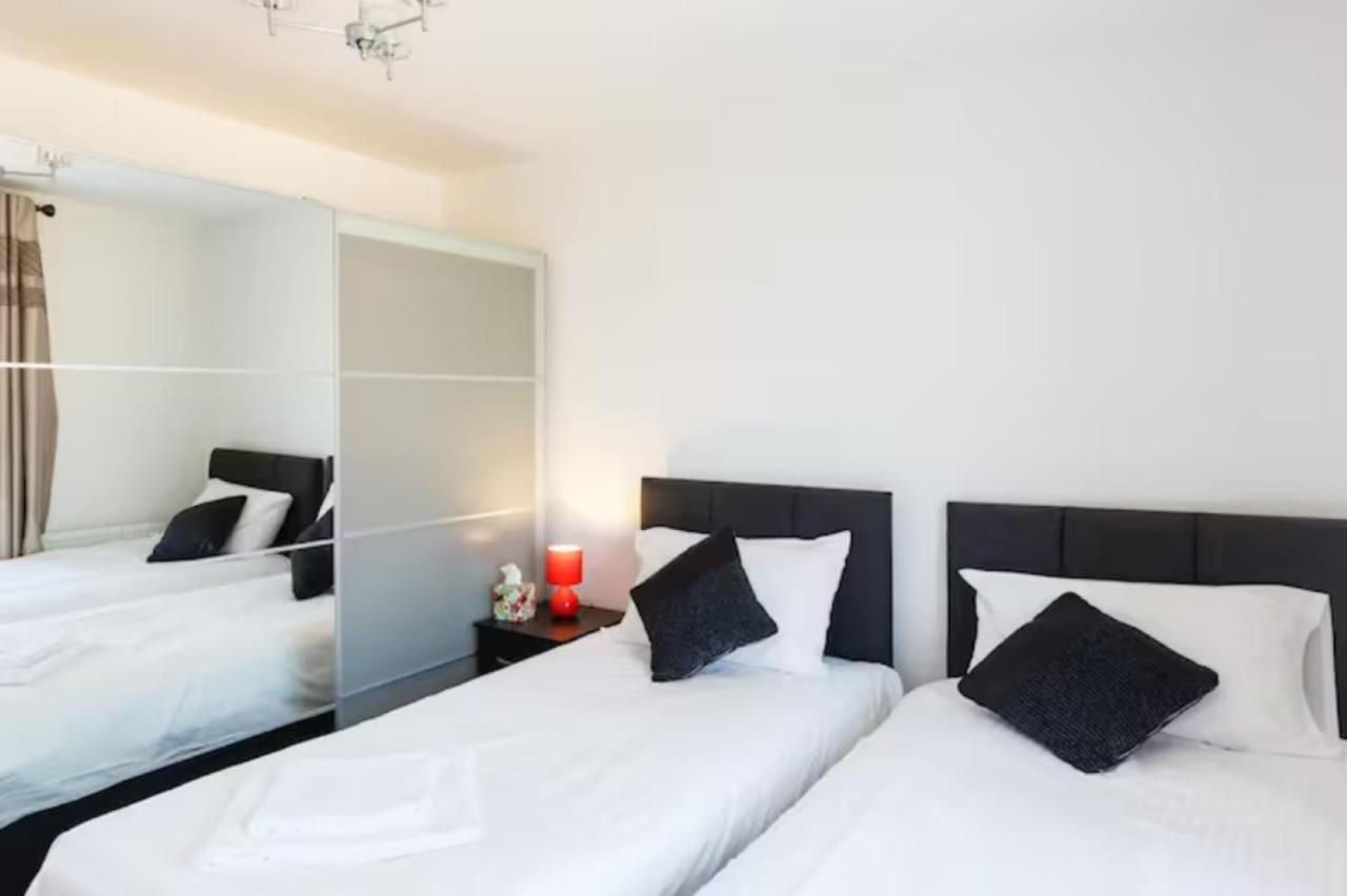 Contemporary Trumpington Apartment With Self Check-In ,Free On-Site Parking, Terrace, Super Fast Wifi & 5 Mins Drive To Papworth & Addenbrookes Hospitals CBG Exterior foto