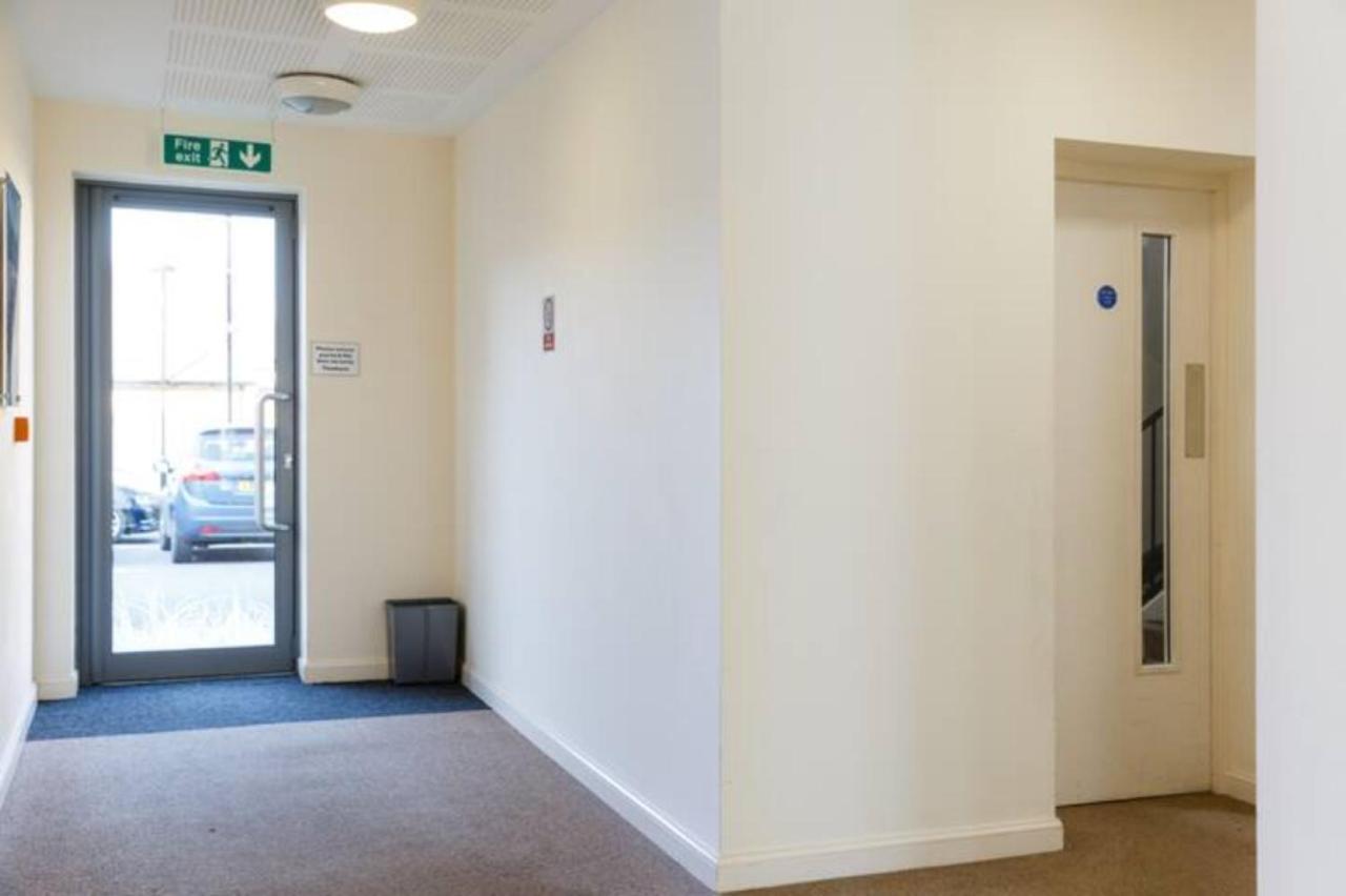 Contemporary Trumpington Apartment With Self Check-In ,Free On-Site Parking, Terrace, Super Fast Wifi & 5 Mins Drive To Papworth & Addenbrookes Hospitals CBG Exterior foto