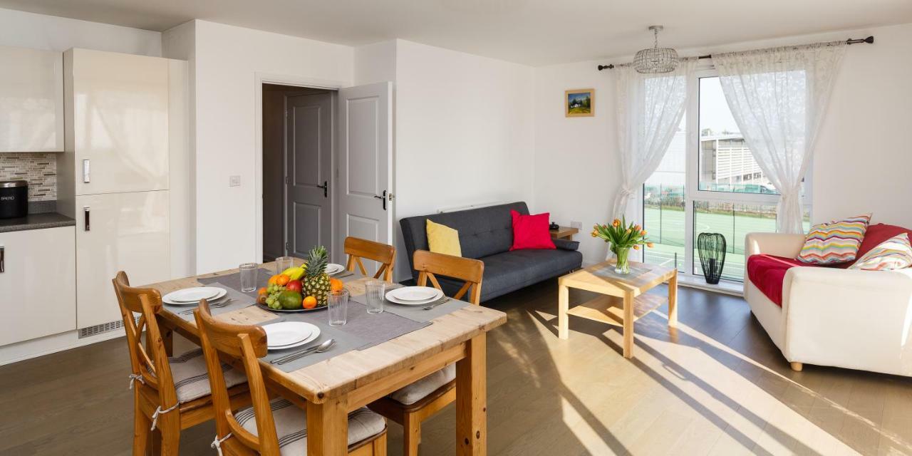 Contemporary Trumpington Apartment With Self Check-In ,Free On-Site Parking, Terrace, Super Fast Wifi & 5 Mins Drive To Papworth & Addenbrookes Hospitals CBG Exterior foto