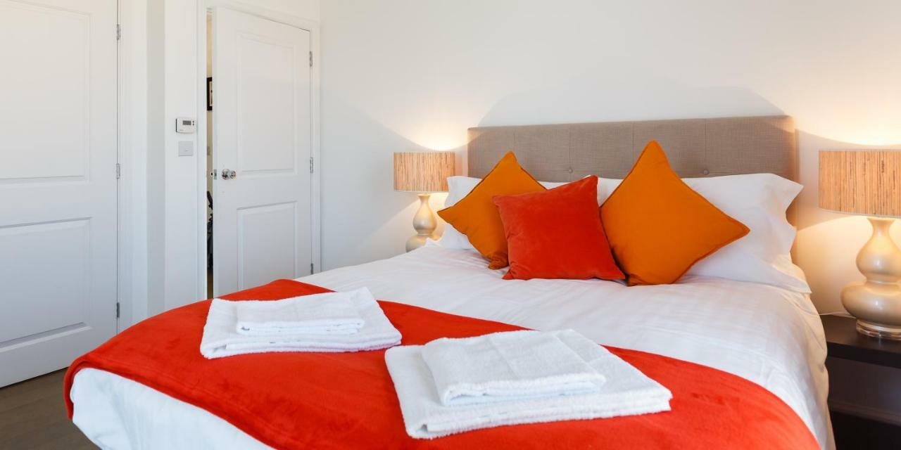 Contemporary Trumpington Apartment With Self Check-In ,Free On-Site Parking, Terrace, Super Fast Wifi & 5 Mins Drive To Papworth & Addenbrookes Hospitals CBG Exterior foto