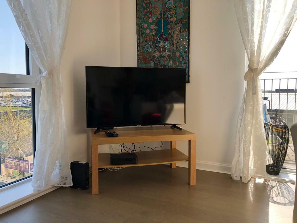 Contemporary Trumpington Apartment With Self Check-In ,Free On-Site Parking, Terrace, Super Fast Wifi & 5 Mins Drive To Papworth & Addenbrookes Hospitals CBG Exterior foto
