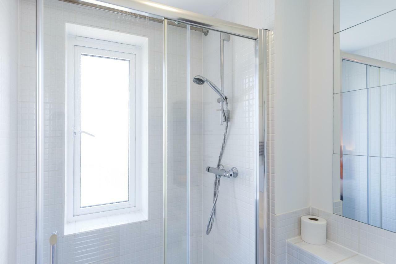 Contemporary Trumpington Apartment With Self Check-In ,Free On-Site Parking, Terrace, Super Fast Wifi & 5 Mins Drive To Papworth & Addenbrookes Hospitals CBG Exterior foto